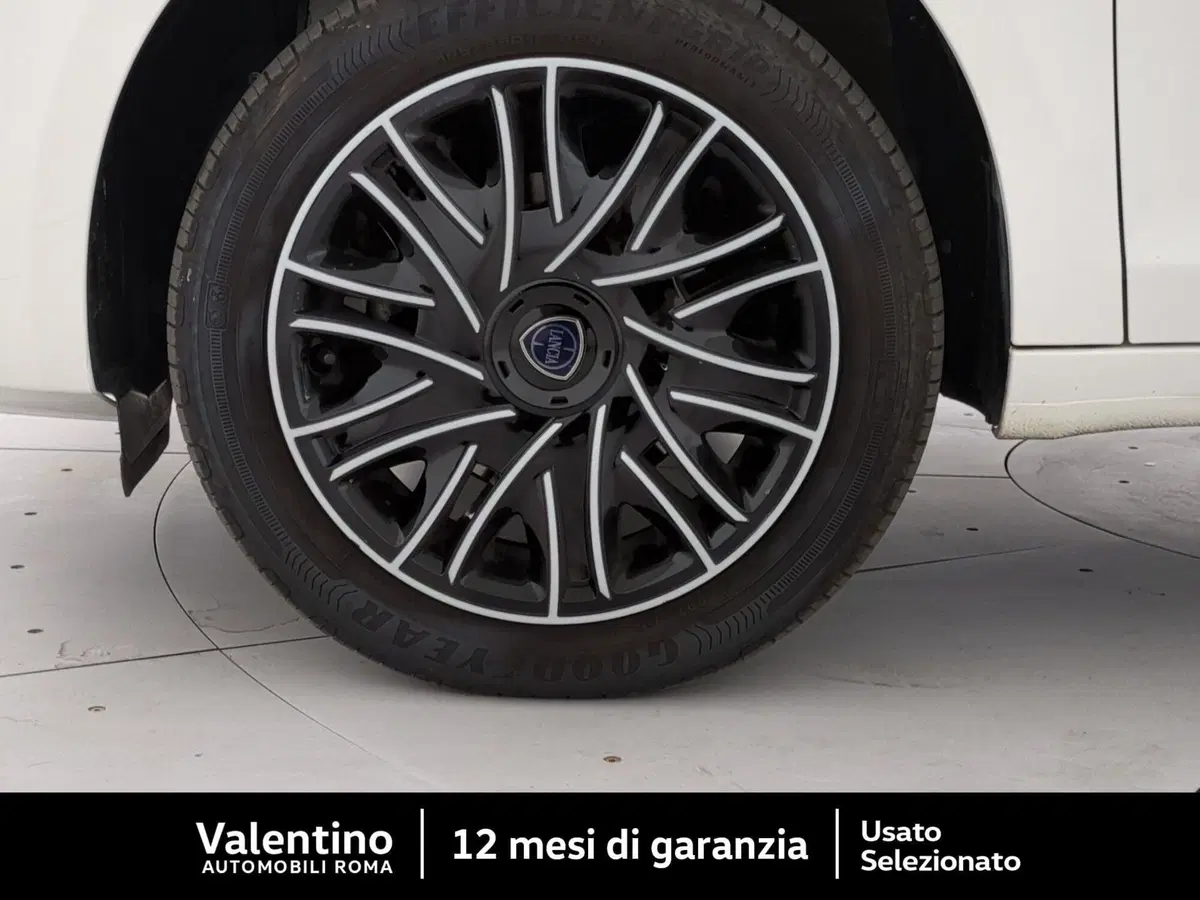 Lancia Ypsilon usata a Roma (8)