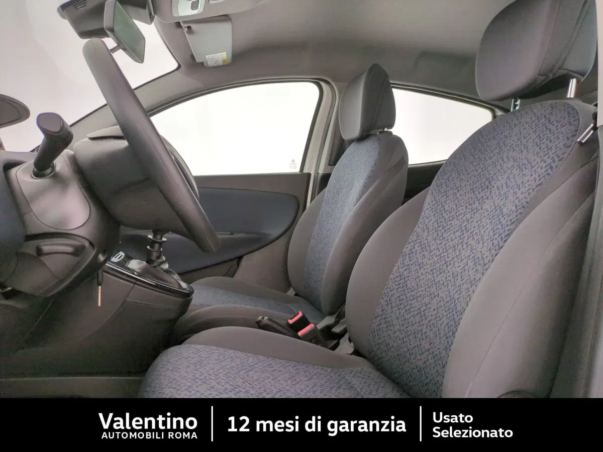 Lancia Ypsilon usata a Roma (9)