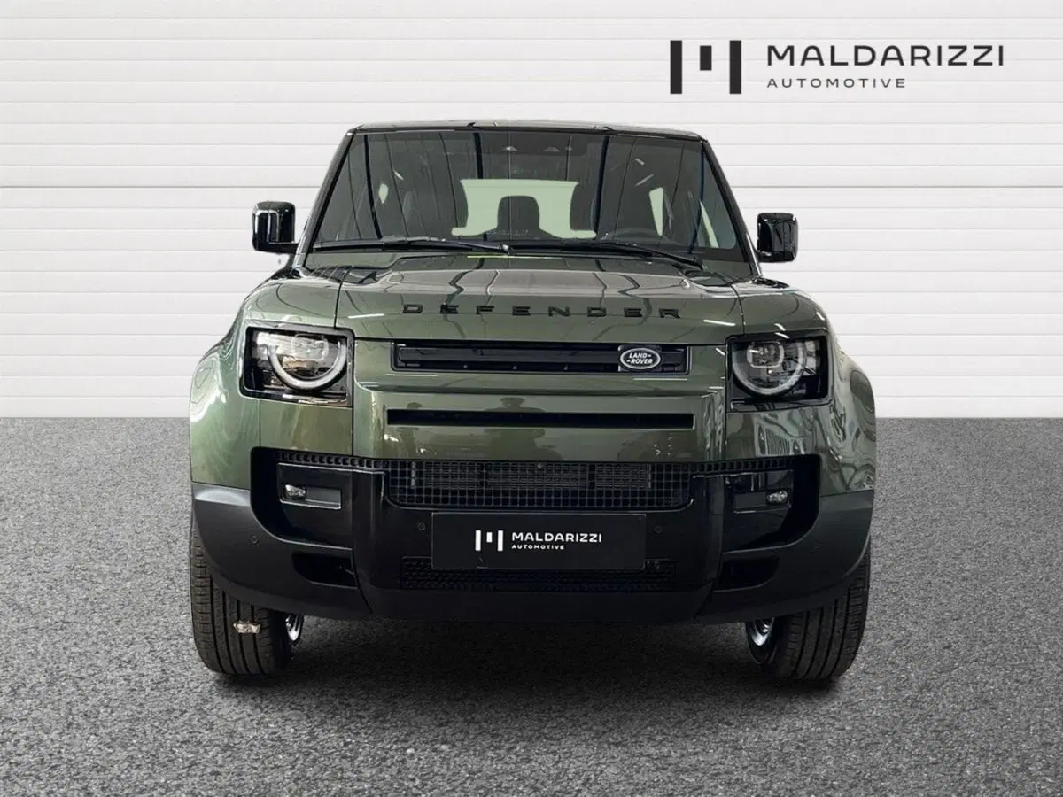Land Rover Defender nuova a Bari (2)