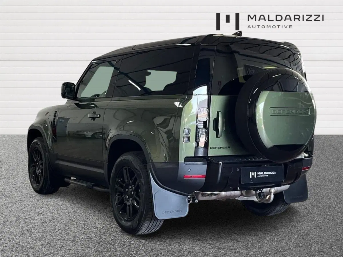 Land Rover Defender nuova a Bari (4)