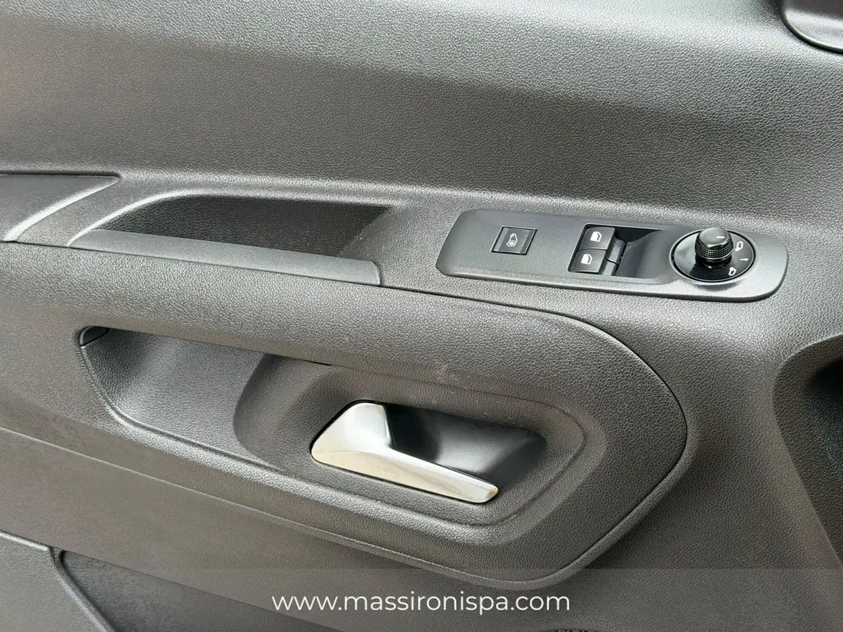 Fiat Doblò Furgone usata a Milano (7)