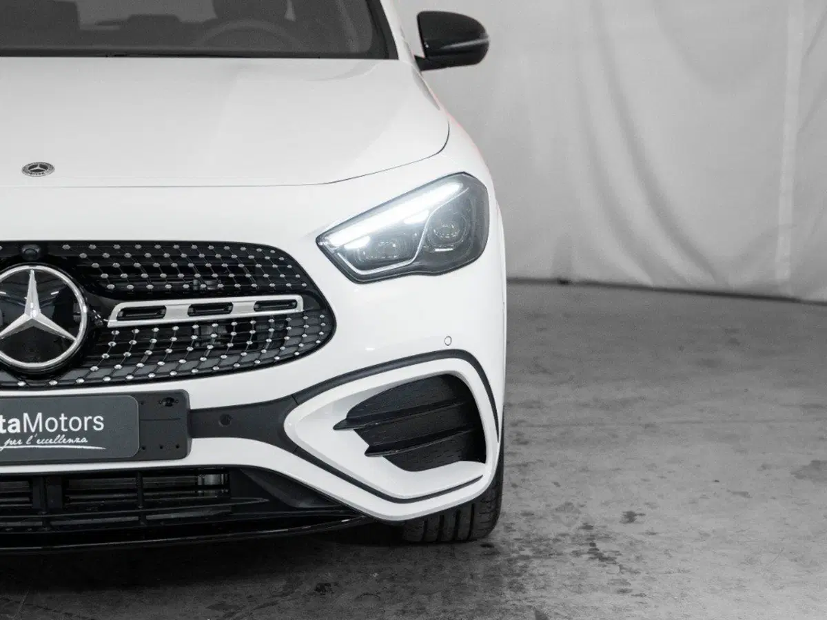 Mercedes-Benz GLA SUV nuova a Macerata (10)