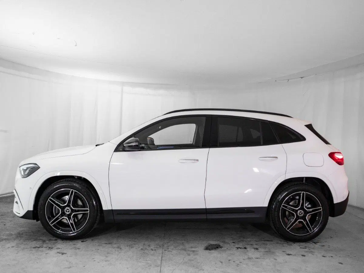 Mercedes-Benz GLA SUV nuova a Macerata (2)