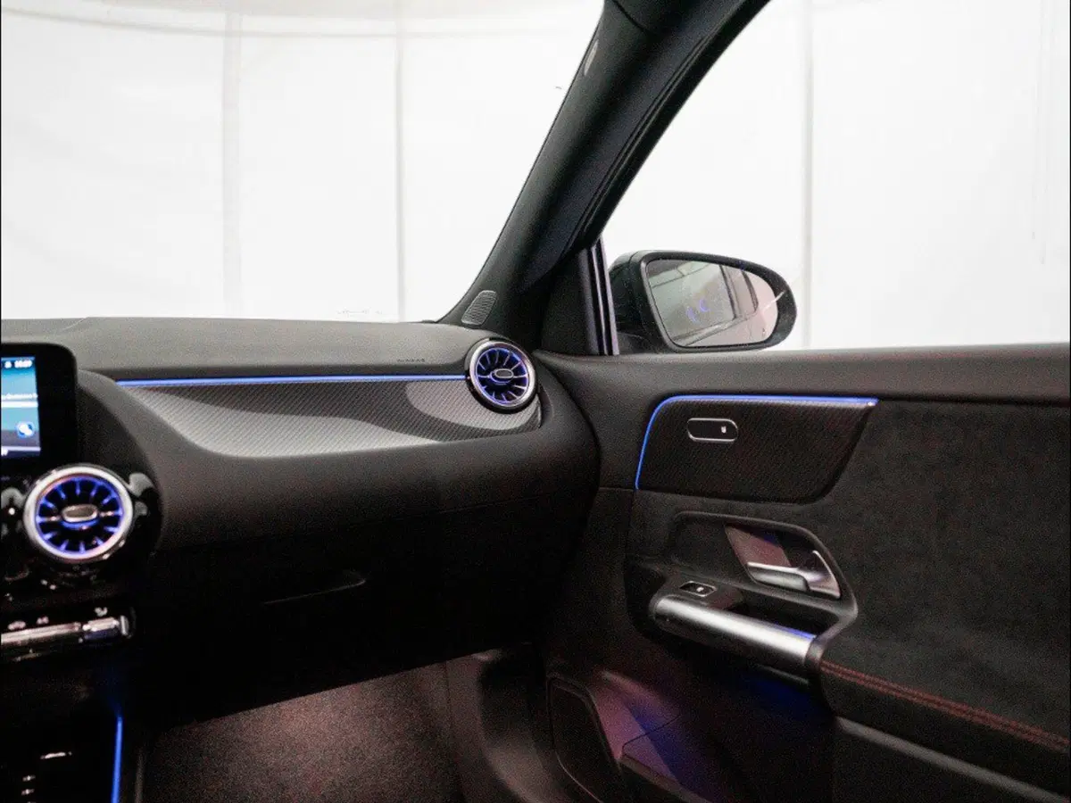 Mercedes-Benz GLA SUV nuova a Macerata (20)