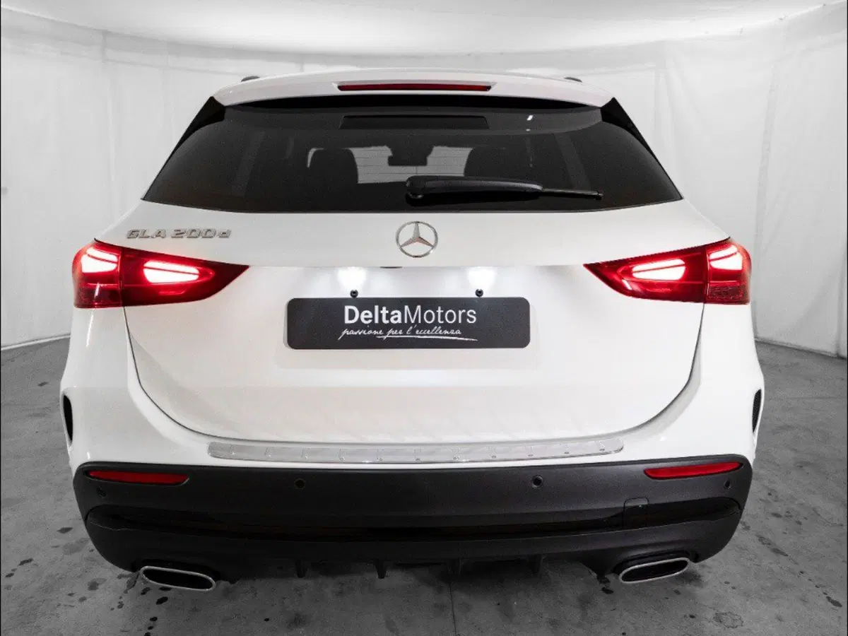 Mercedes-Benz GLA SUV nuova a Macerata (3)