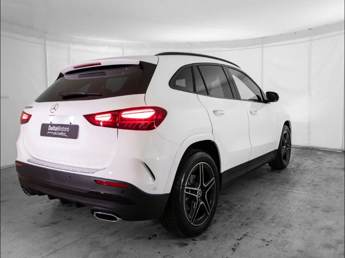 Mercedes-Benz GLA SUV nuova a Macerata (4)