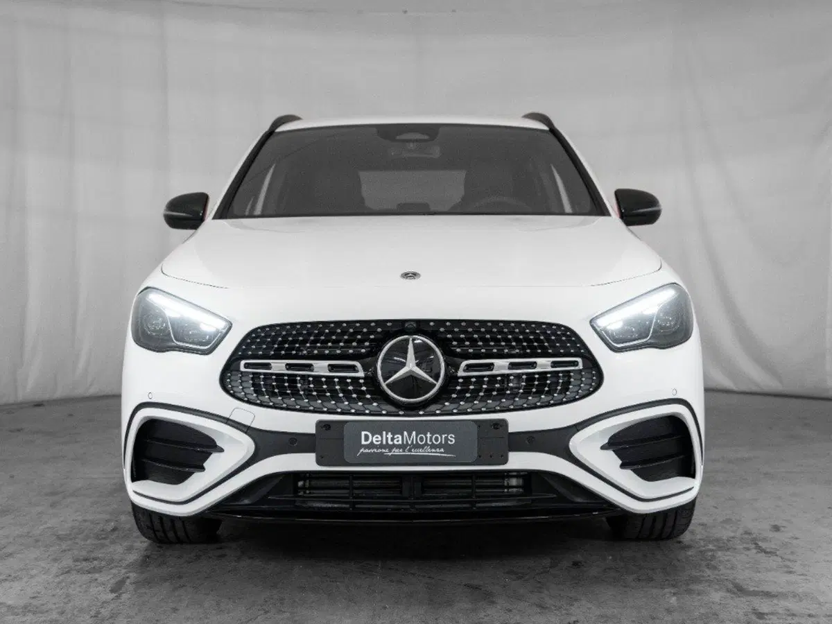 Mercedes-Benz GLA SUV nuova a Macerata (5)
