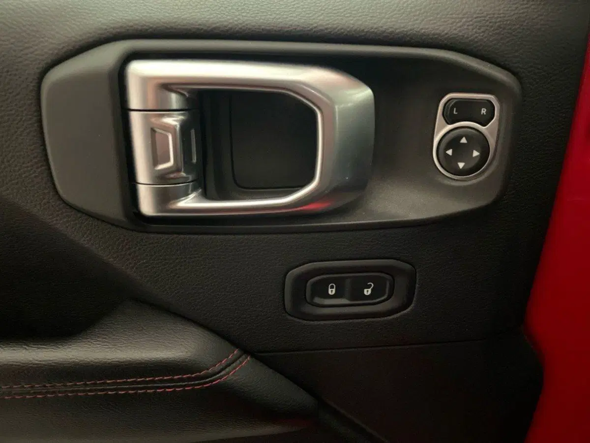 Jeep Wrangler usata a Macerata (17)