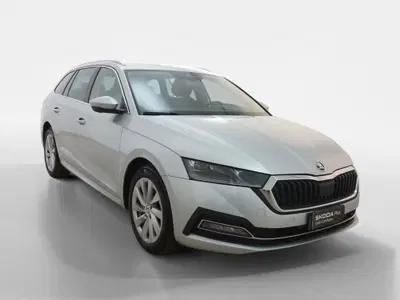 Skoda Octavia Station Wagon 2.0 TDI EVO SCR 150 CV DSG 4x4 Wagon Style del 2023 usata a Torino