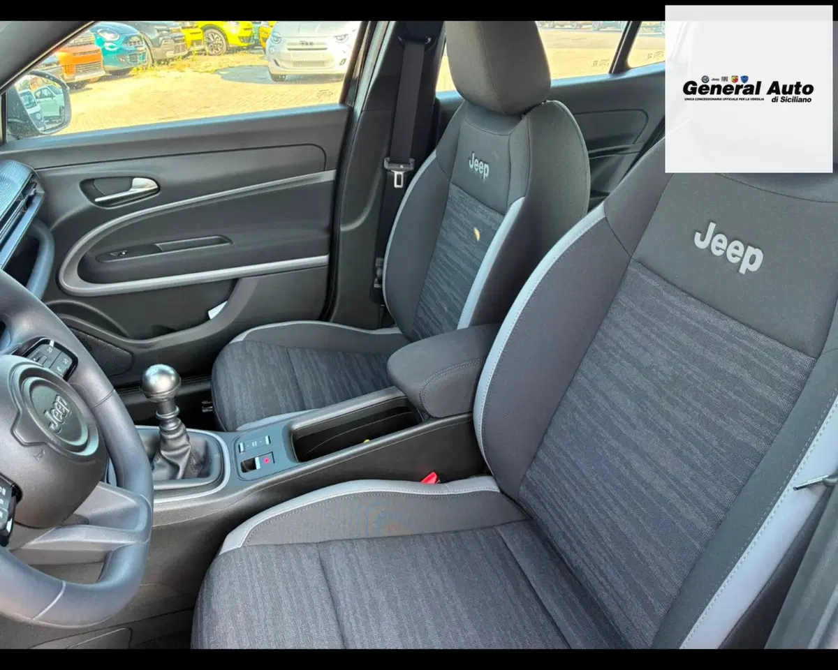 Jeep Avenger nuova a Lucca (12)