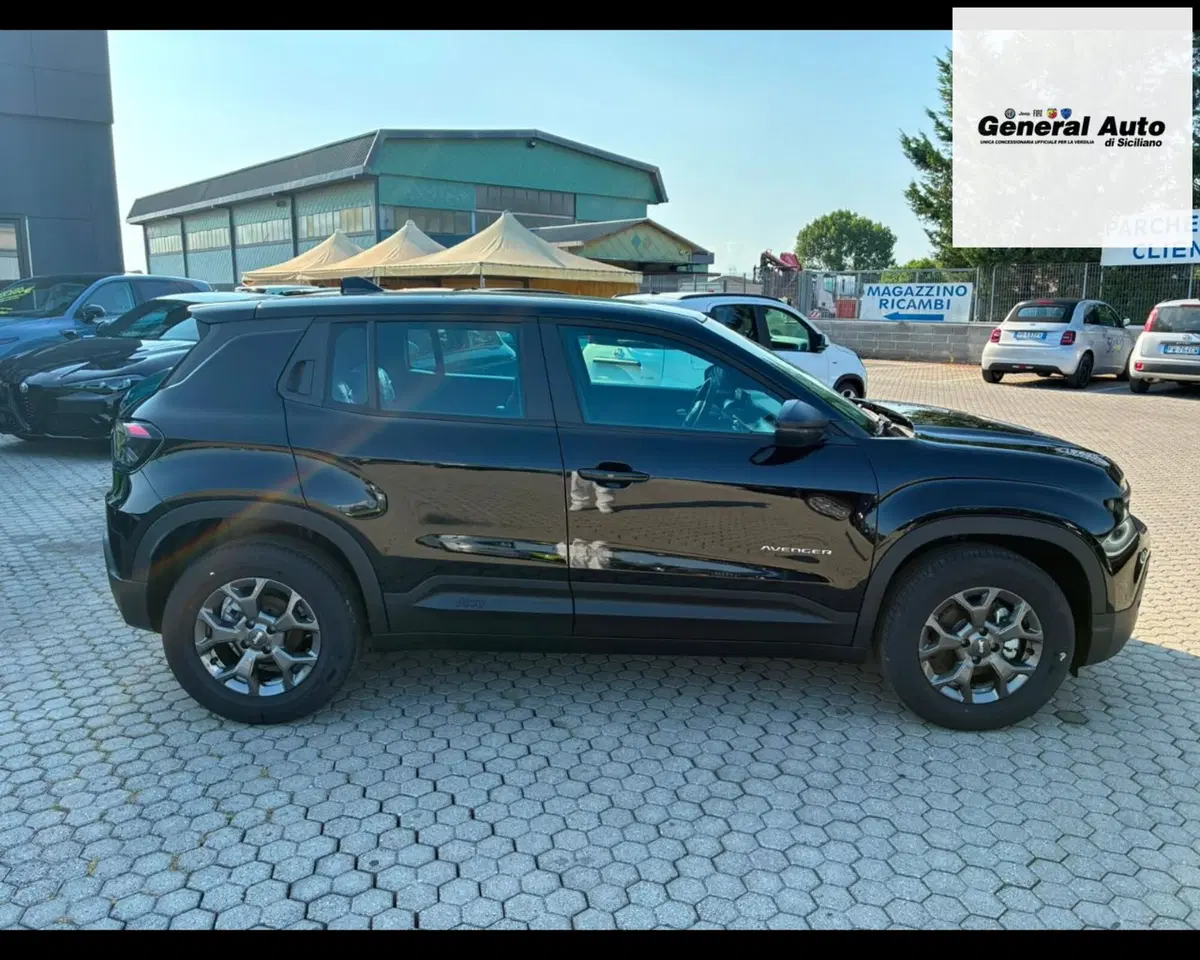Jeep Avenger nuova a Lucca (8)