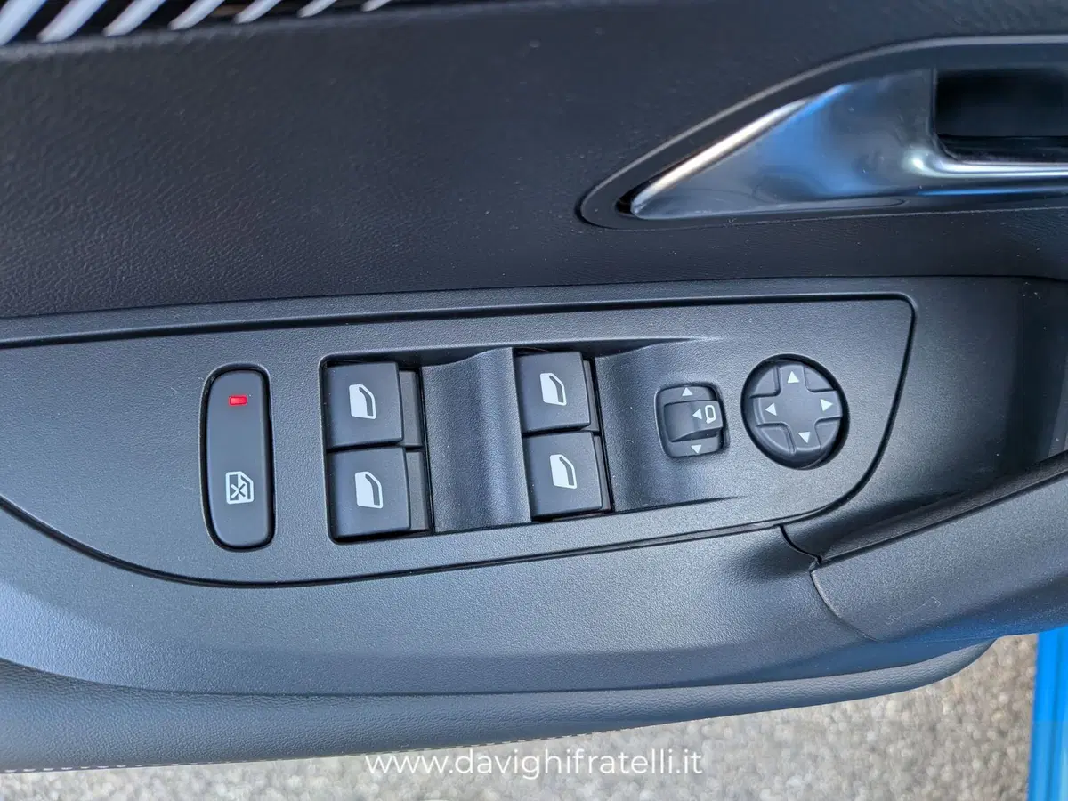 Peugeot 2008 nuova a Parma (17)