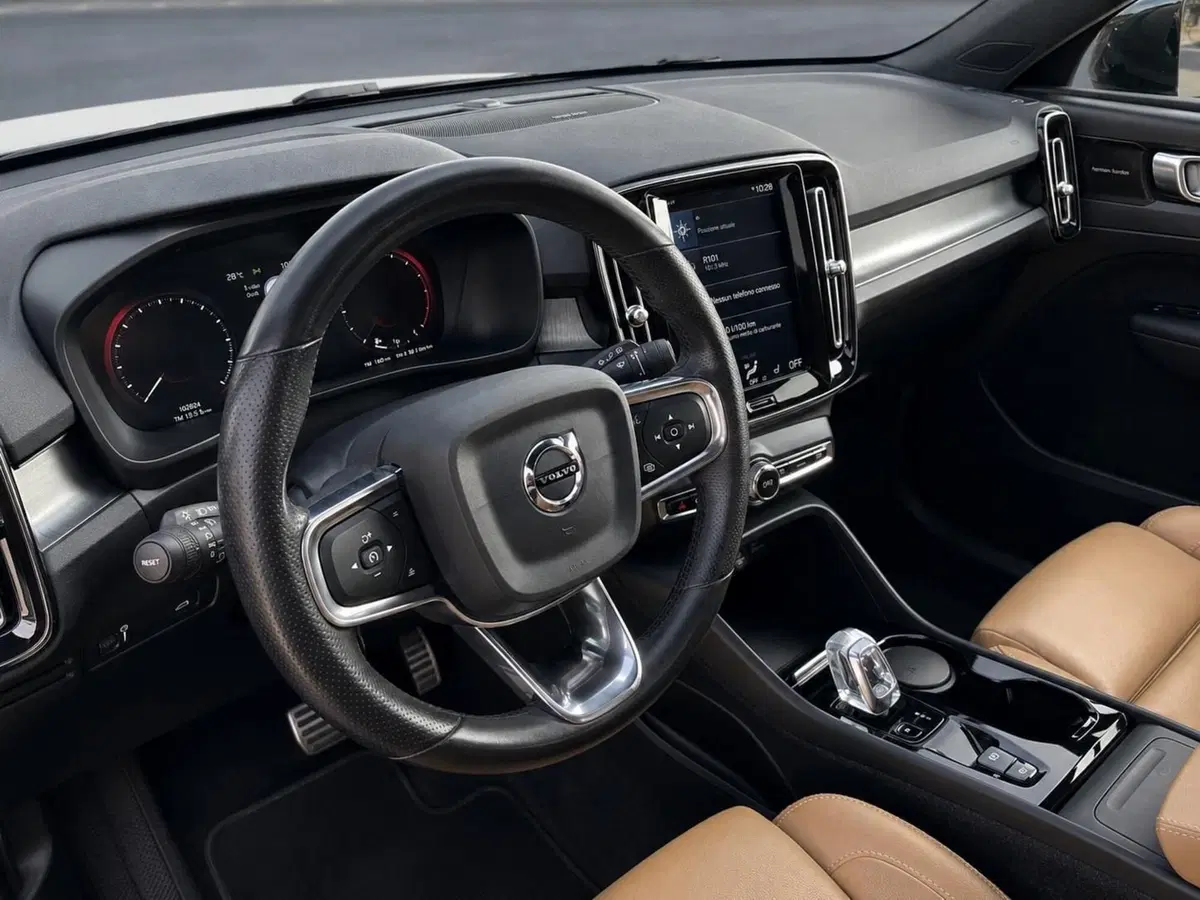 Volvo XC40 usata a Vercelli (11)