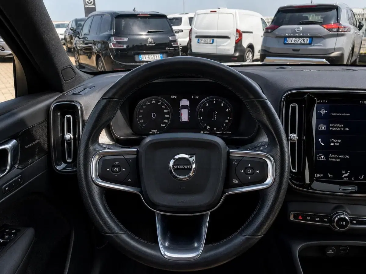Volvo XC40 usata a Vercelli (12)