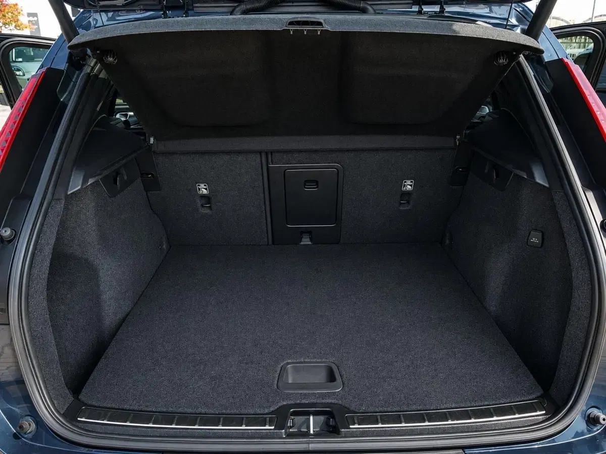 Volvo XC40 usata a Vercelli (6)