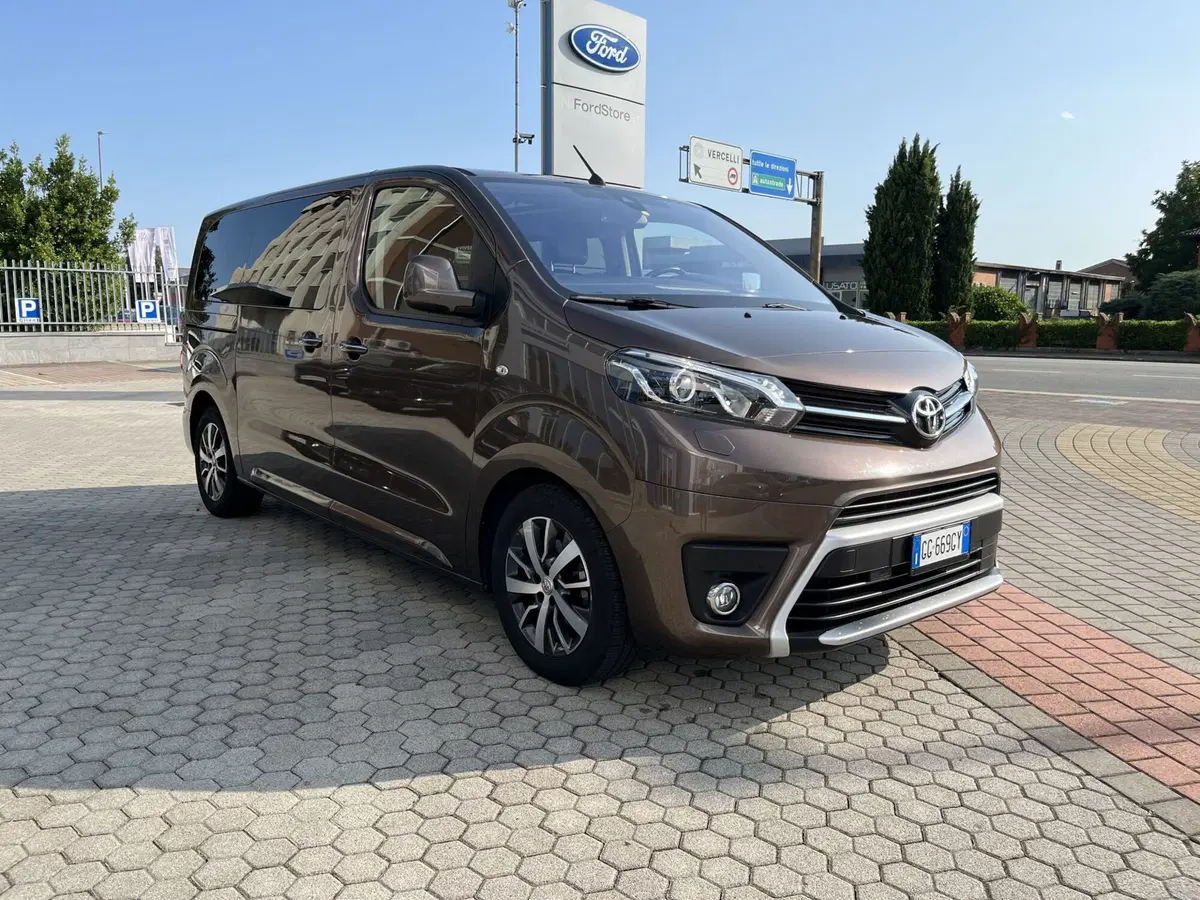 Toyota Proace Verso usata a Vercelli