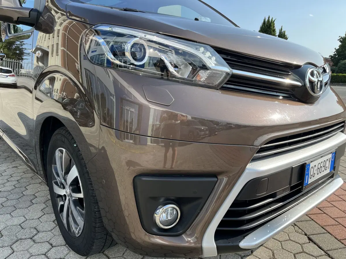 Toyota Proace Verso usata a Vercelli (3)