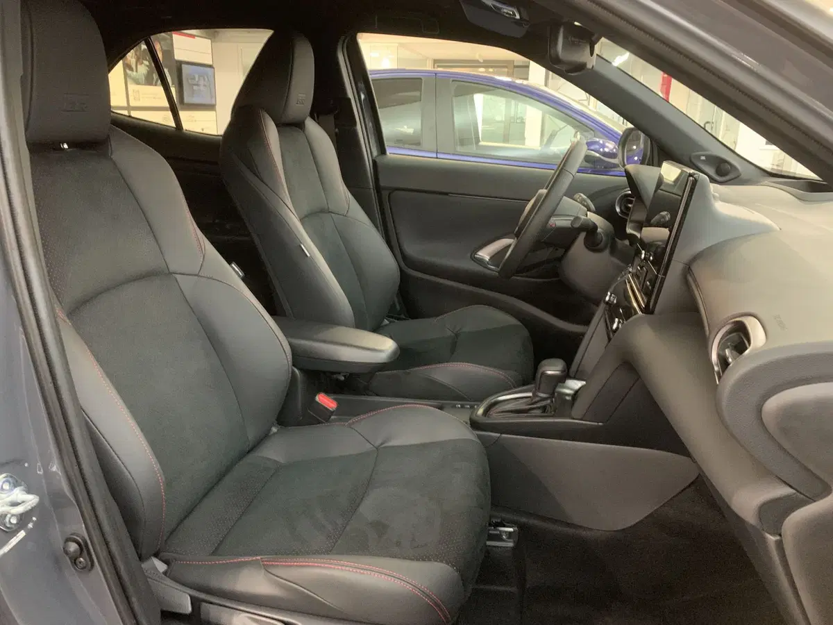 Toyota Yaris Cross nuova a Bergamo (7)