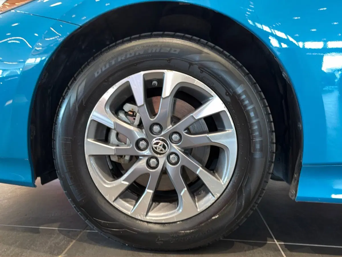 Toyota Prius Plug-in usata a Vicenza (7)