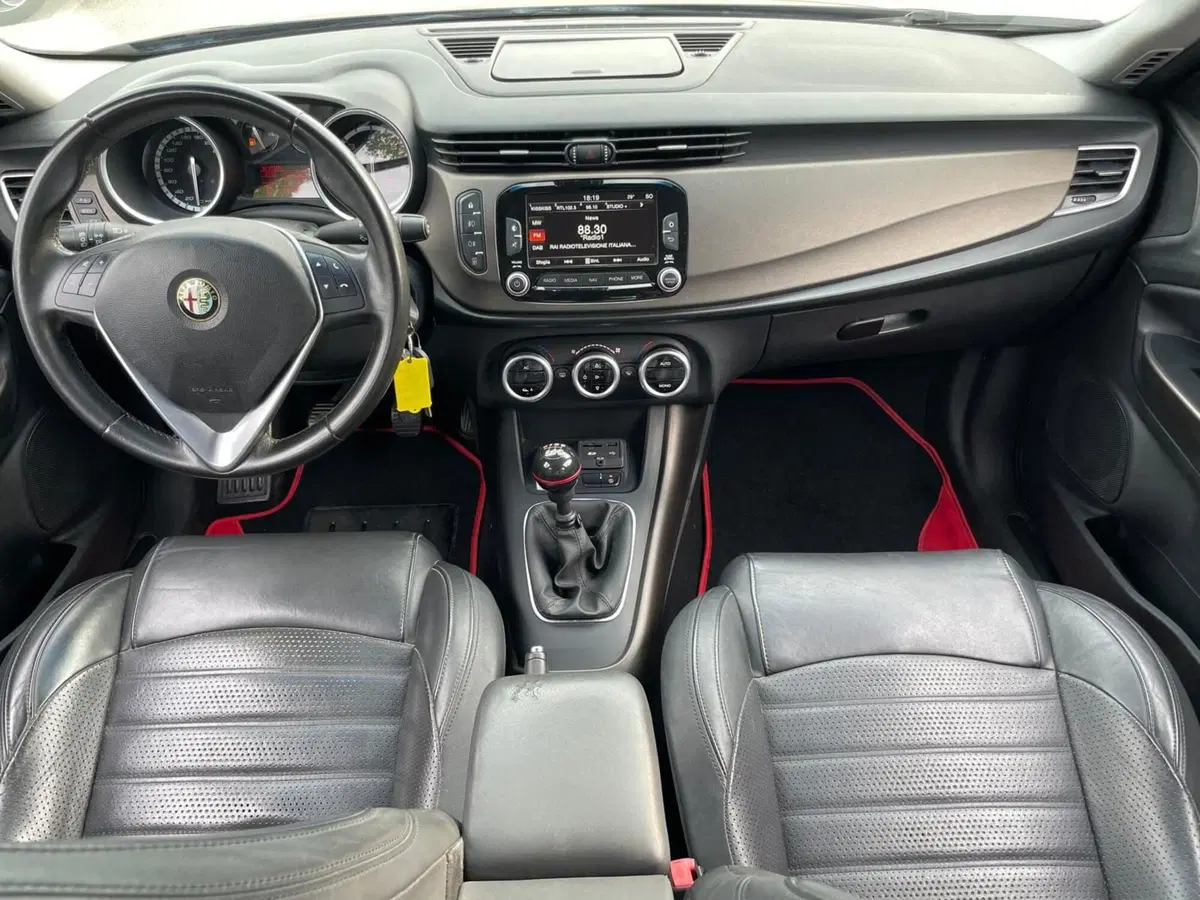 Alfa Romeo Giulietta usata a Ancona (10)