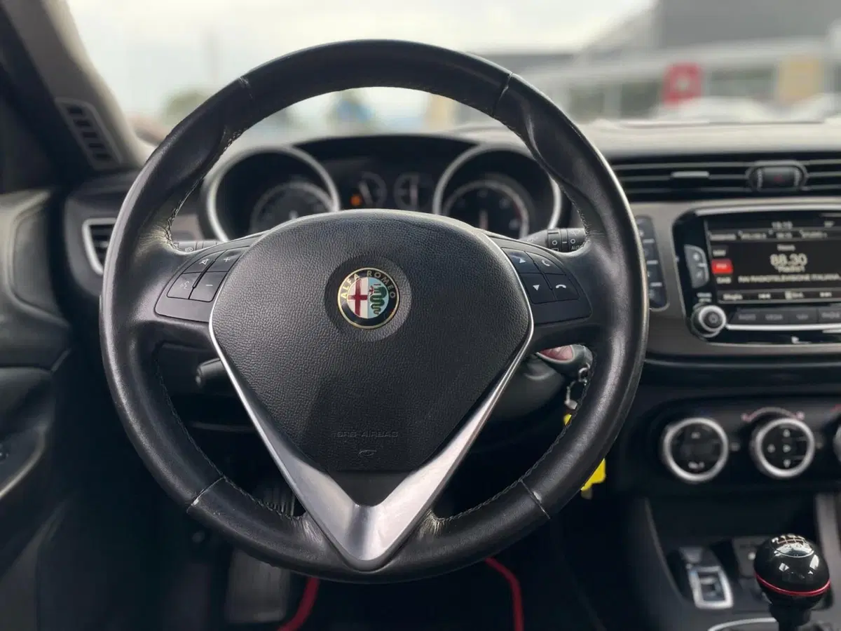 Alfa Romeo Giulietta usata a Ancona (11)