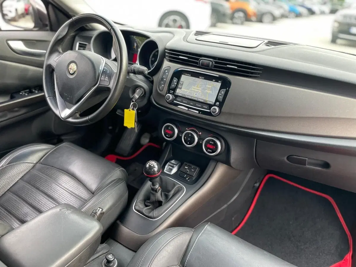 Alfa Romeo Giulietta usata a Ancona (15)