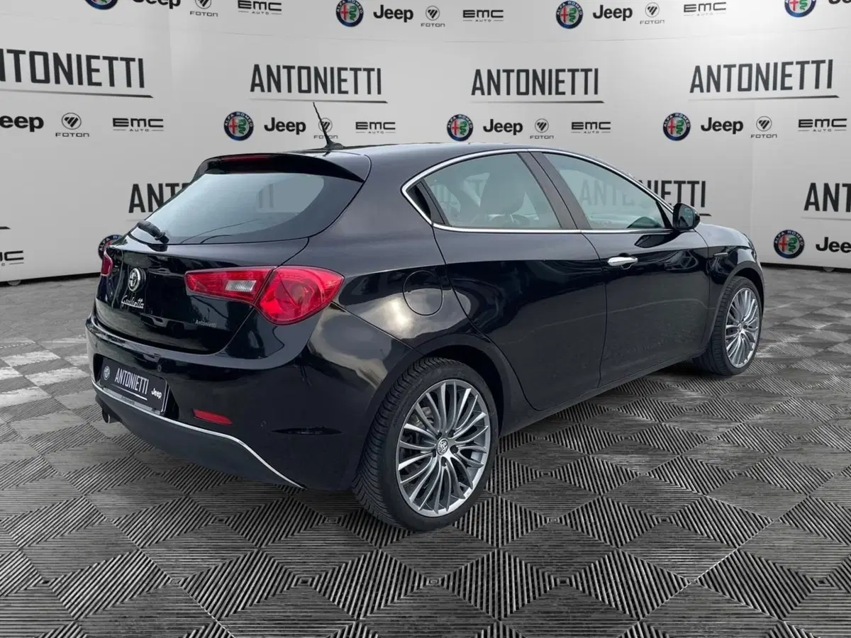Alfa Romeo Giulietta usata a Ancona (5)