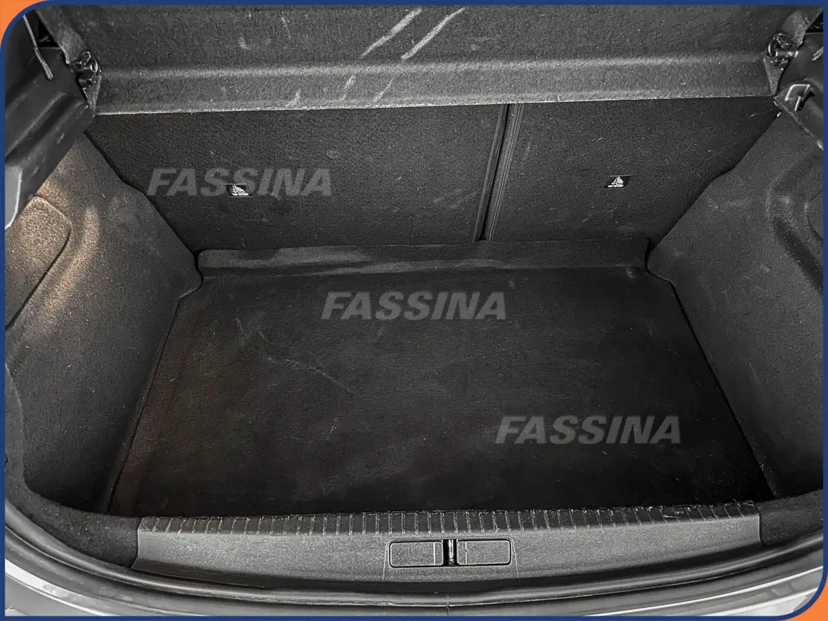 Lancia Ypsilon usata a Milano (12)