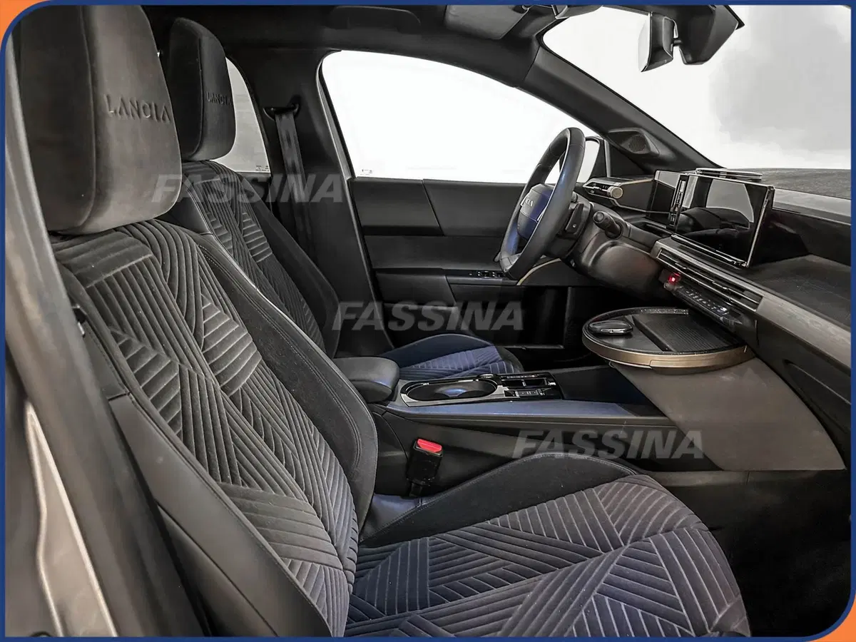 Lancia Ypsilon usata a Milano (14)