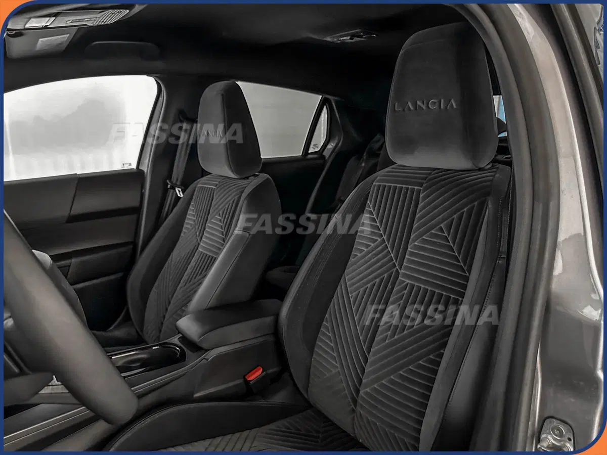 Lancia Ypsilon usata a Milano (8)