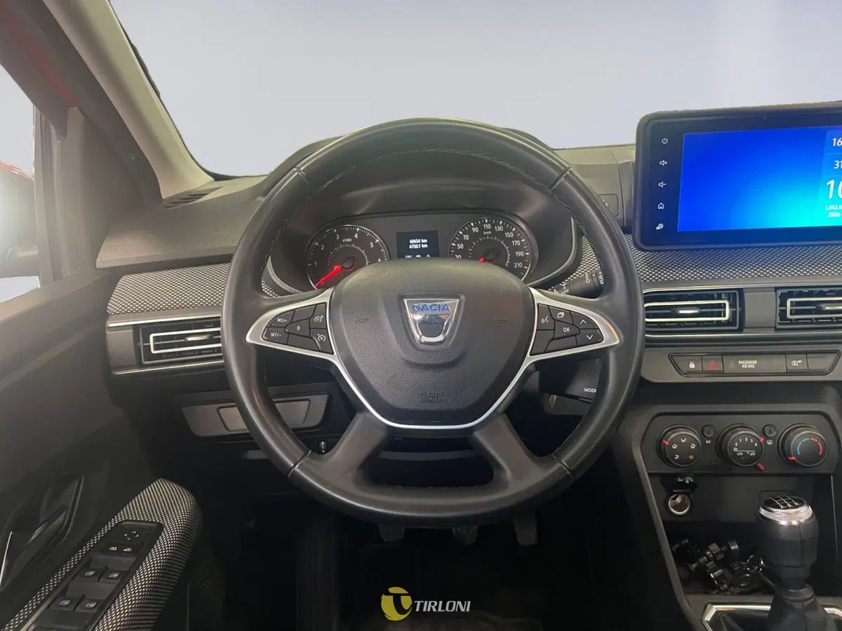 Dacia Sandero usata a Milano (14)