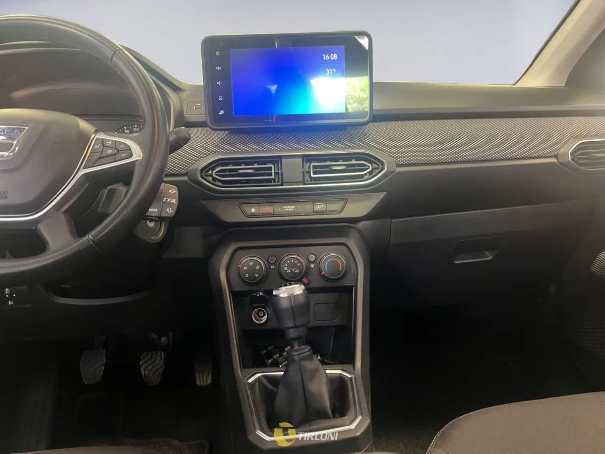 Dacia Sandero usata a Milano (15)