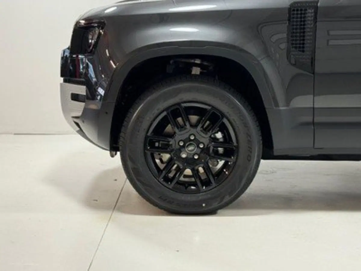 Land Rover Defender nuova a Bolzano (9)