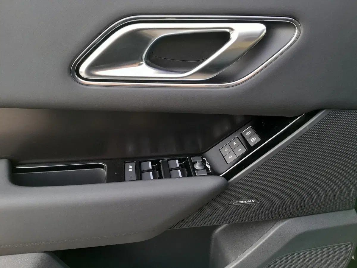 Land Rover Range Rover Velar nuova a Cuneo (16)