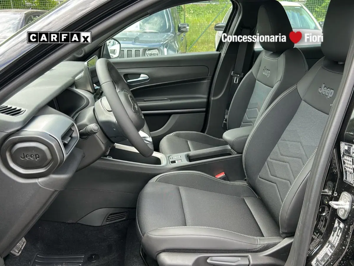 Jeep Avenger nuova a Roma (13)
