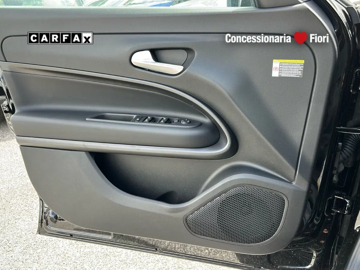 Jeep Avenger nuova a Roma (19)