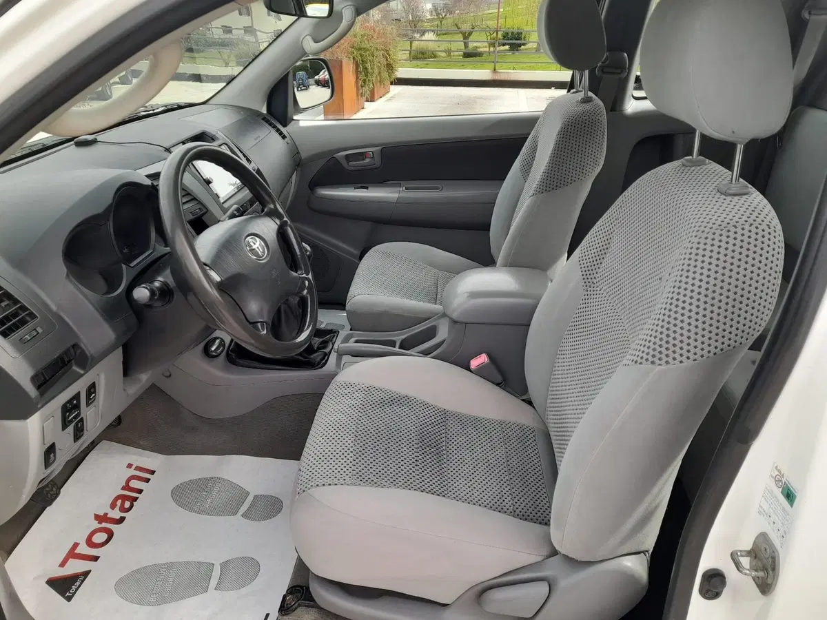 Toyota Hilux usata a L'Aquila (13)