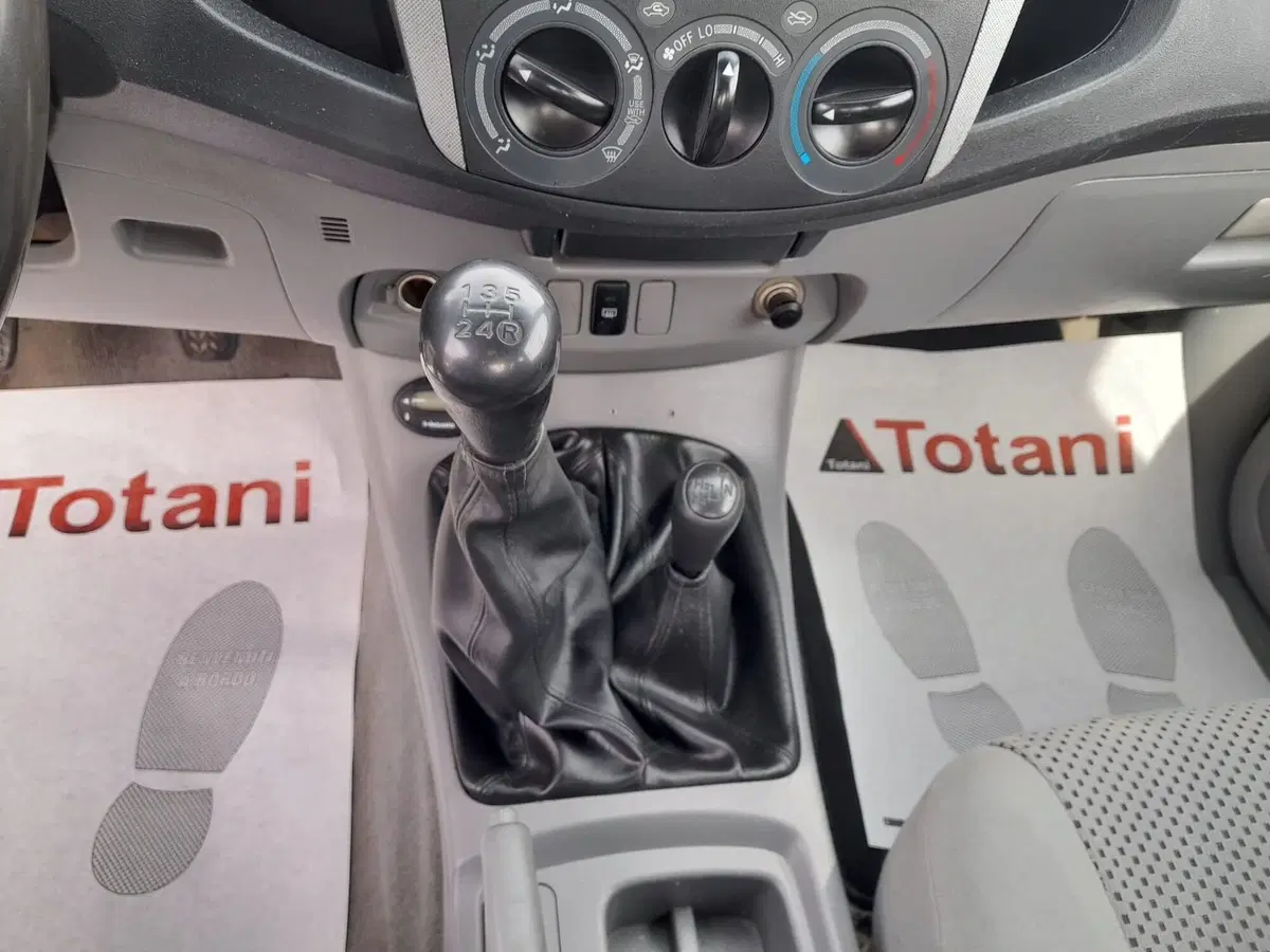 Toyota Hilux usata a L'Aquila (9)