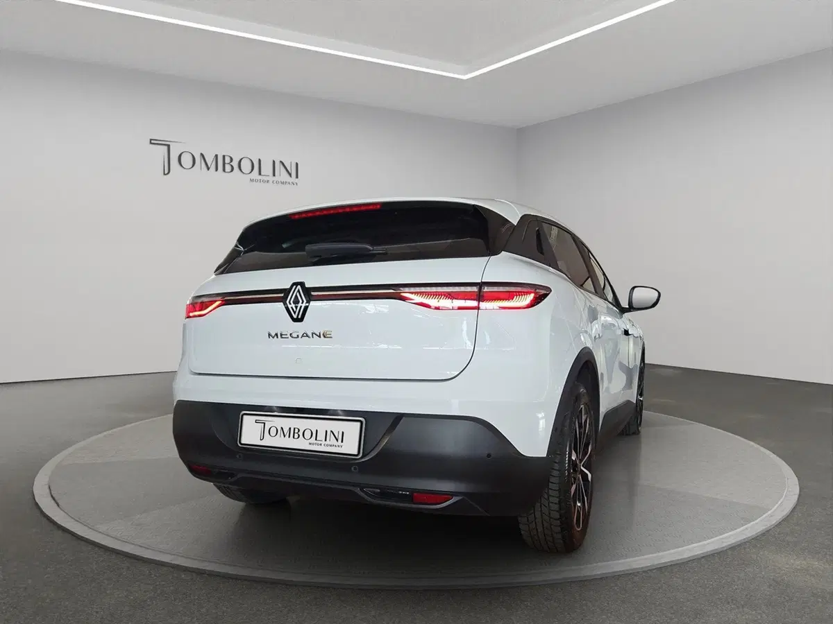 Renault Megane E-Tech Electric usata a Perugia (7)