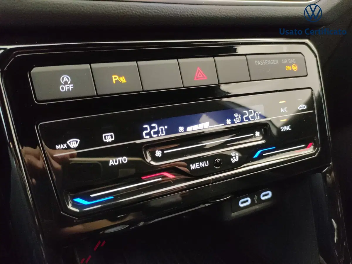 Volkswagen T-Cross usata a Varese (13)