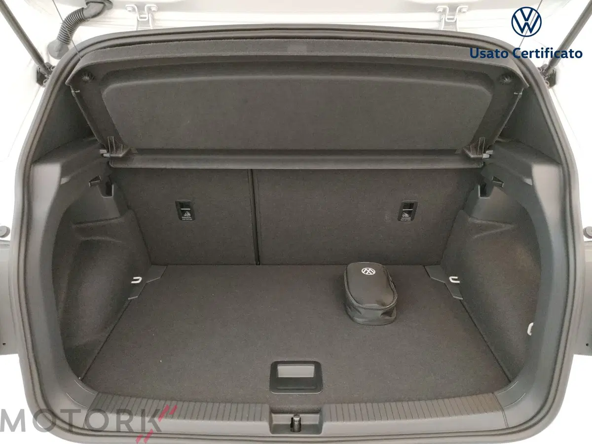 Volkswagen T-Cross usata a Varese (9)
