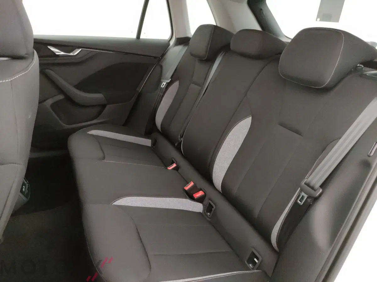 Skoda Kamiq nuova a Varese (10)