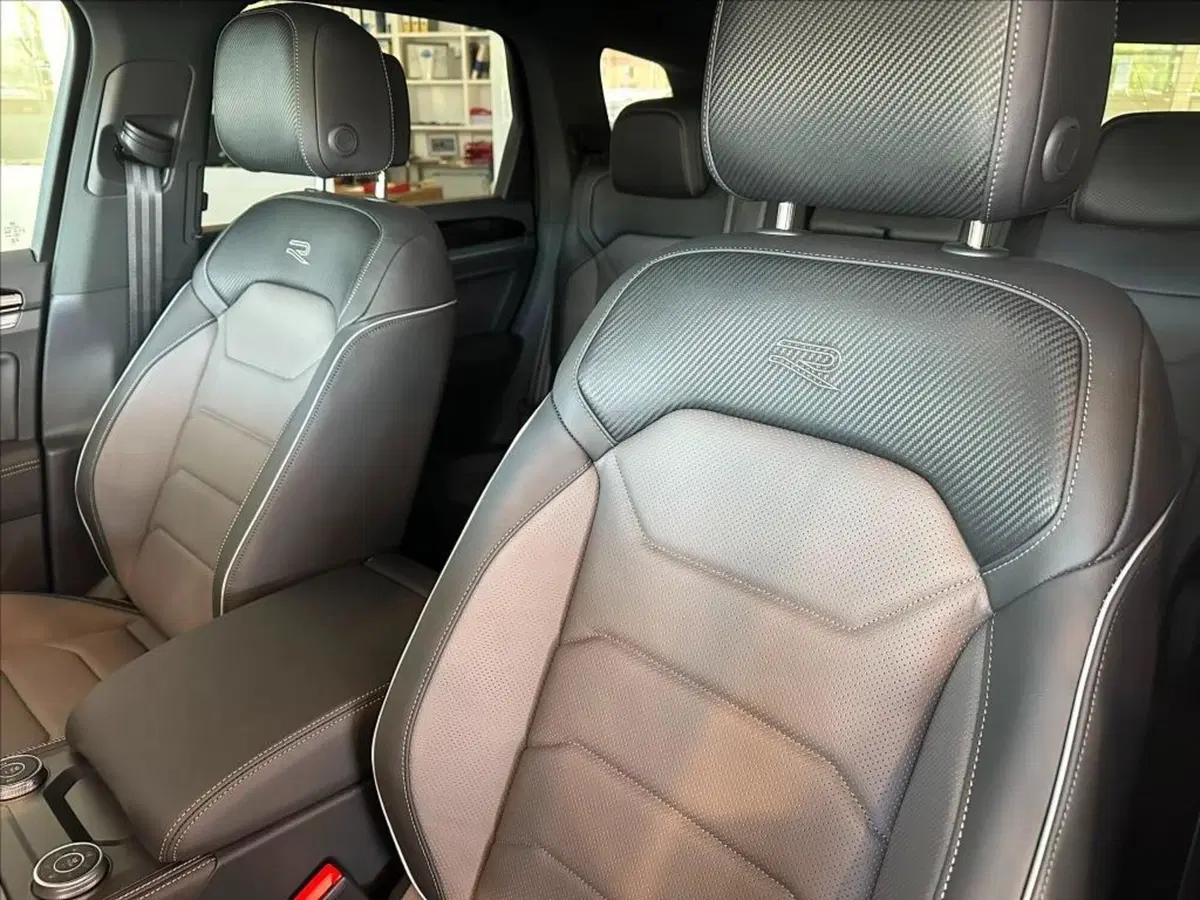 Volkswagen Touareg nuova a Lucca (13)