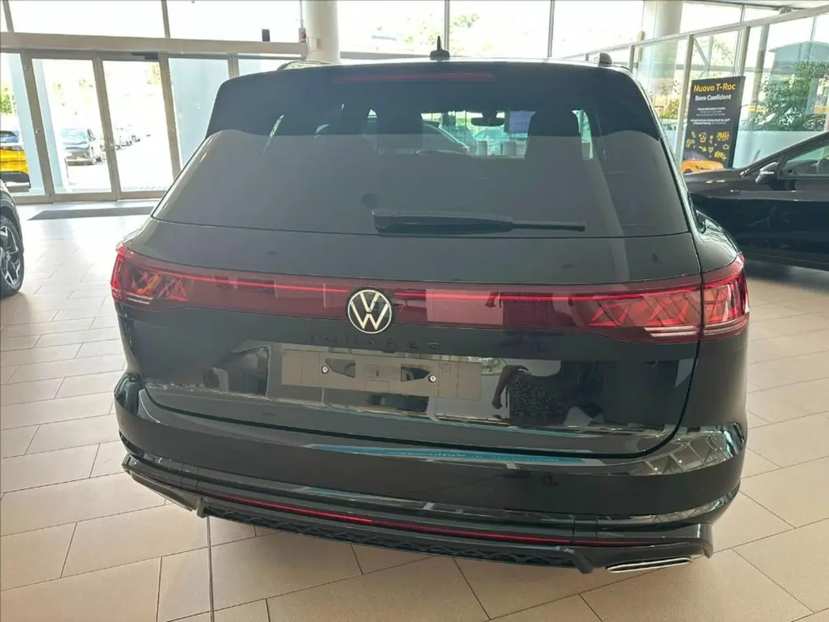 Volkswagen Touareg nuova a Lucca (3)