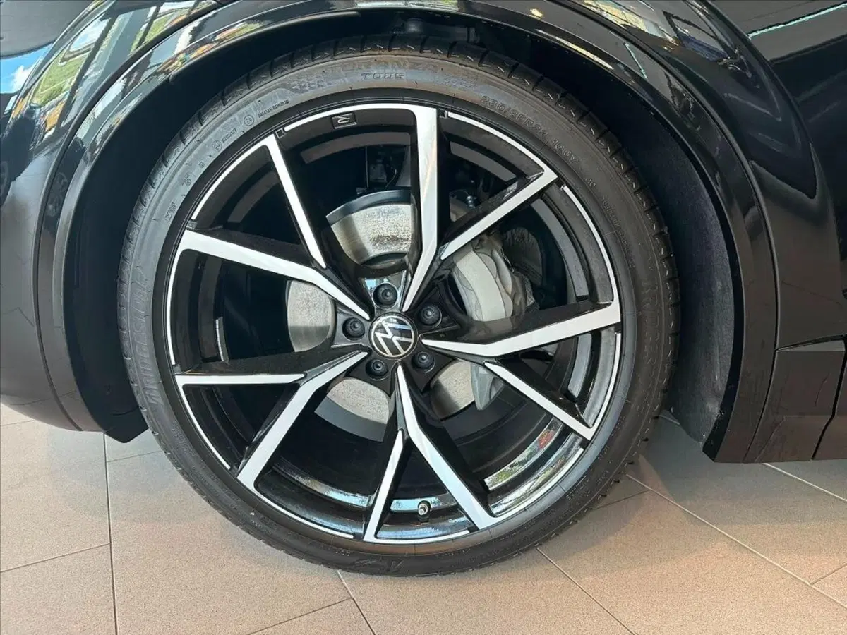 Volkswagen Touareg nuova a Lucca (6)