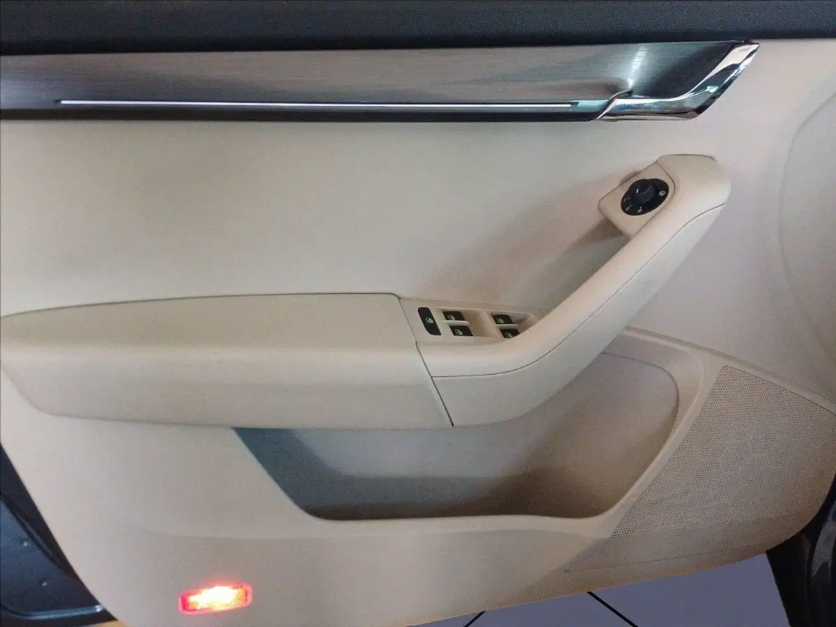 Skoda Octavia Station Wagon usata a Milano (18)