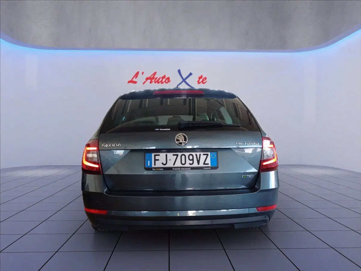 Skoda Octavia Station Wagon usata a Milano (9)