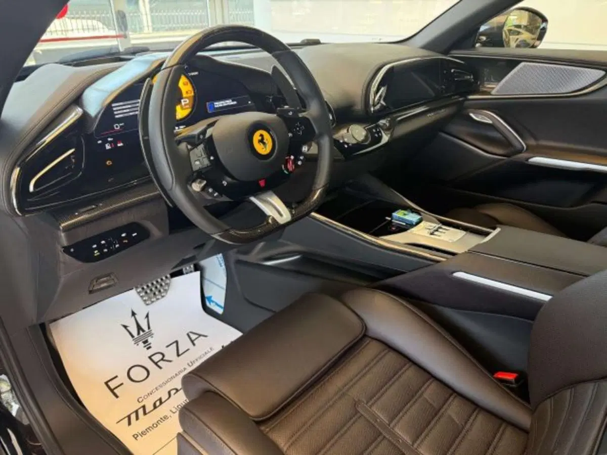 Ferrari Purosangue nuova a Torino (6)