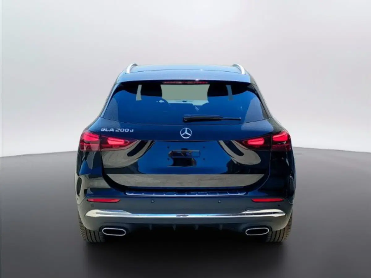 Mercedes-Benz GLA SUV nuova a Teramo (4)