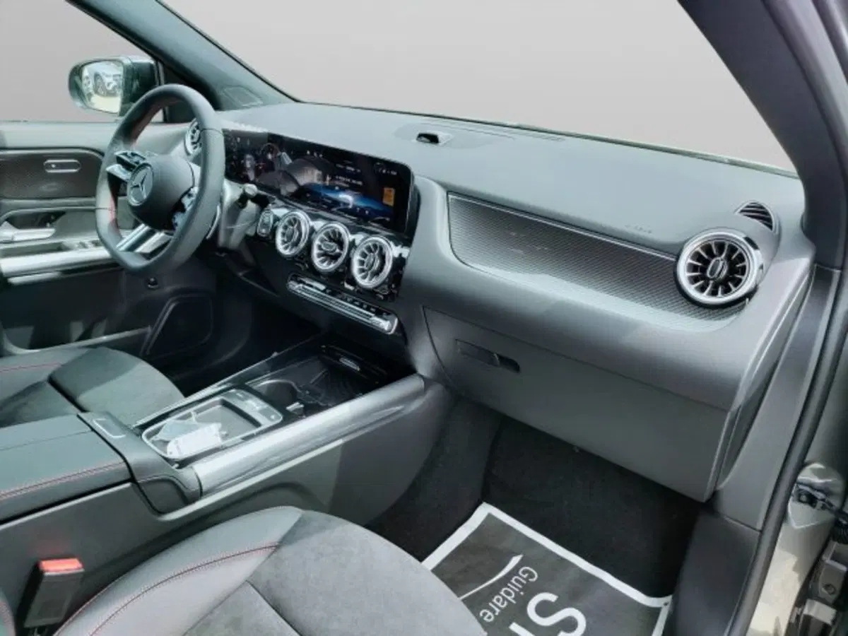 Mercedes-Benz GLA SUV nuova a Teramo (13)